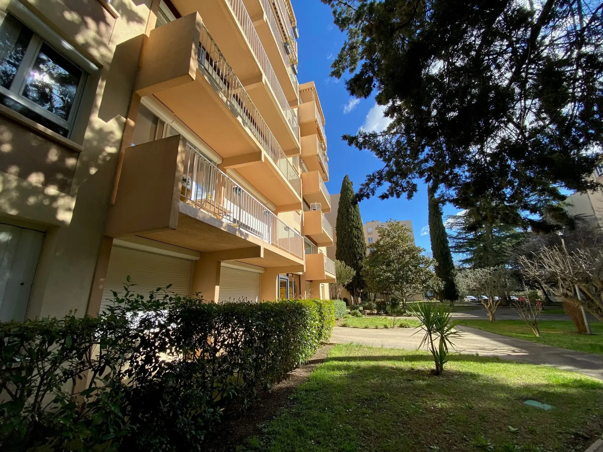 À vendre : Appartement 5 pièces 99 m² à Nîmes avec terrasse 