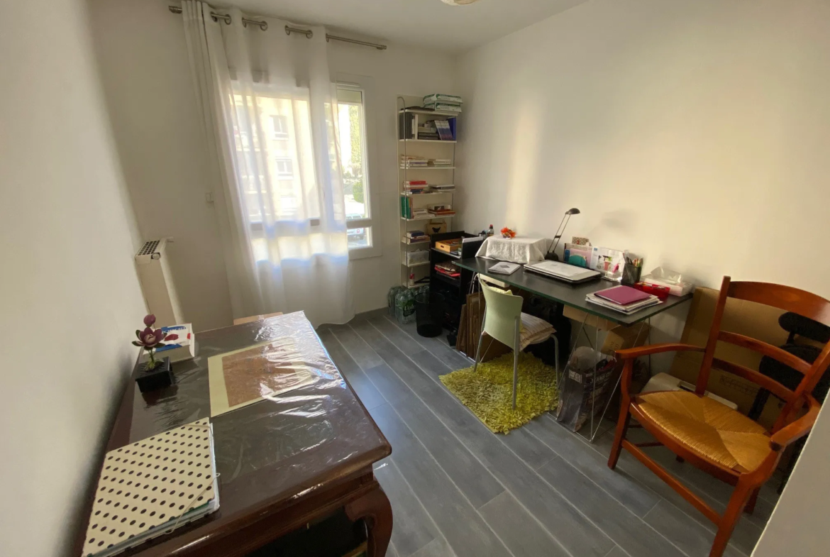 À vendre : Appartement 5 pièces 99 m² à Nîmes avec terrasse 