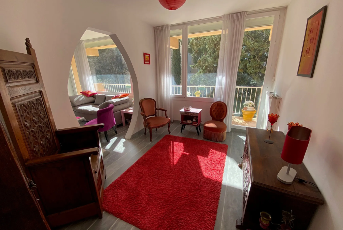 À vendre : Appartement 5 pièces 99 m² à Nîmes avec terrasse 