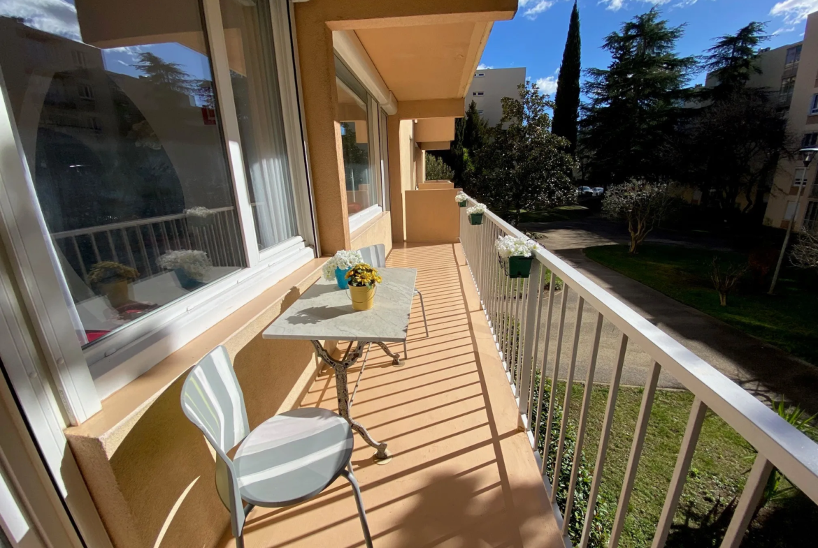 À vendre : Appartement 5 pièces 99 m² à Nîmes avec terrasse 