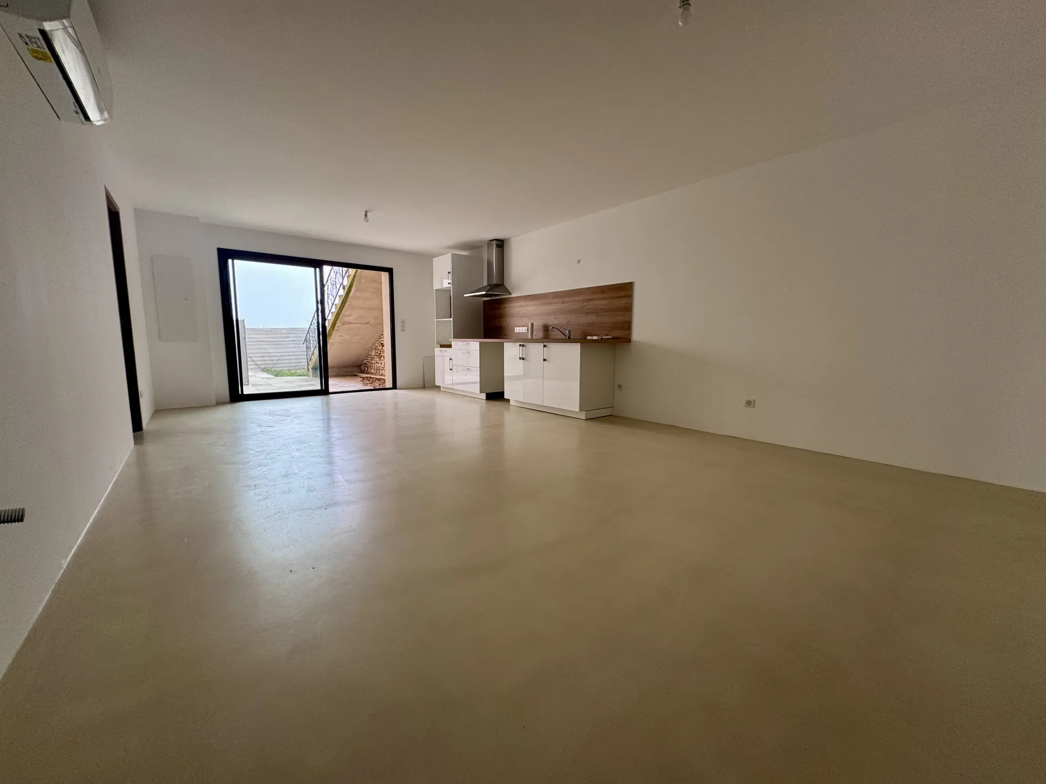 Appartement T3 avec terrasse à vendre sur Joucas 