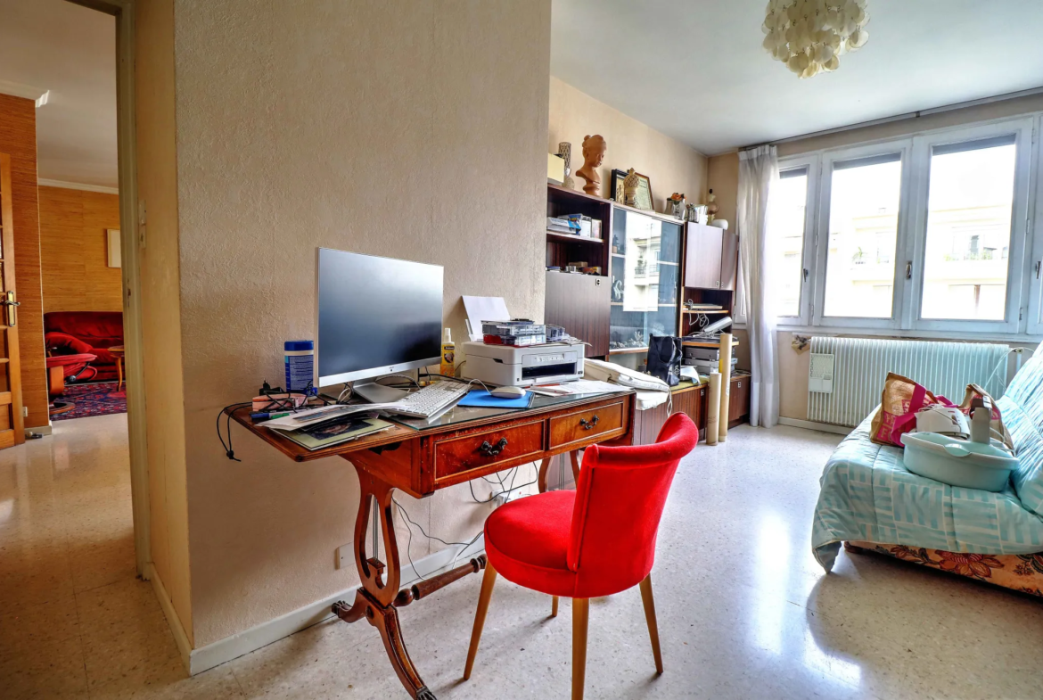 Appartement spacieux à Valence avec Balcon et Garage 