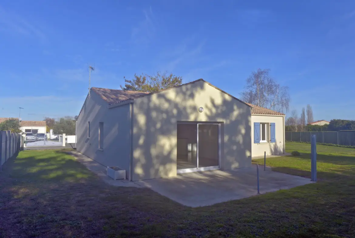 Maison à Vendre à Corme Écluse - 3 Chambres et Jardin 