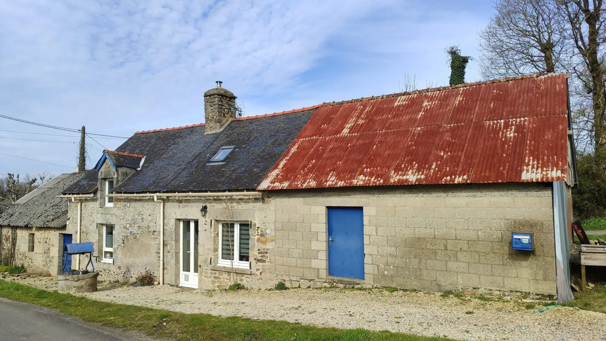 Maison de village à Noyal Pontivy avec potentiel d'agrandissement 