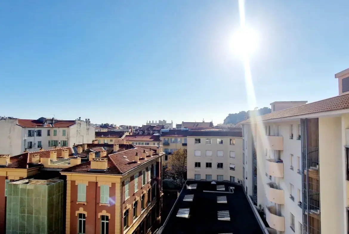 Appartement F2 avec Terrasse à Nice - Le Port 