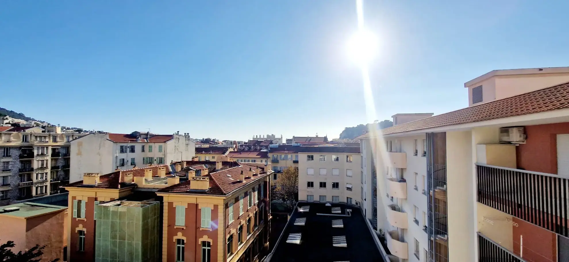 Appartement F2 avec Terrasse à Nice - Le Port 