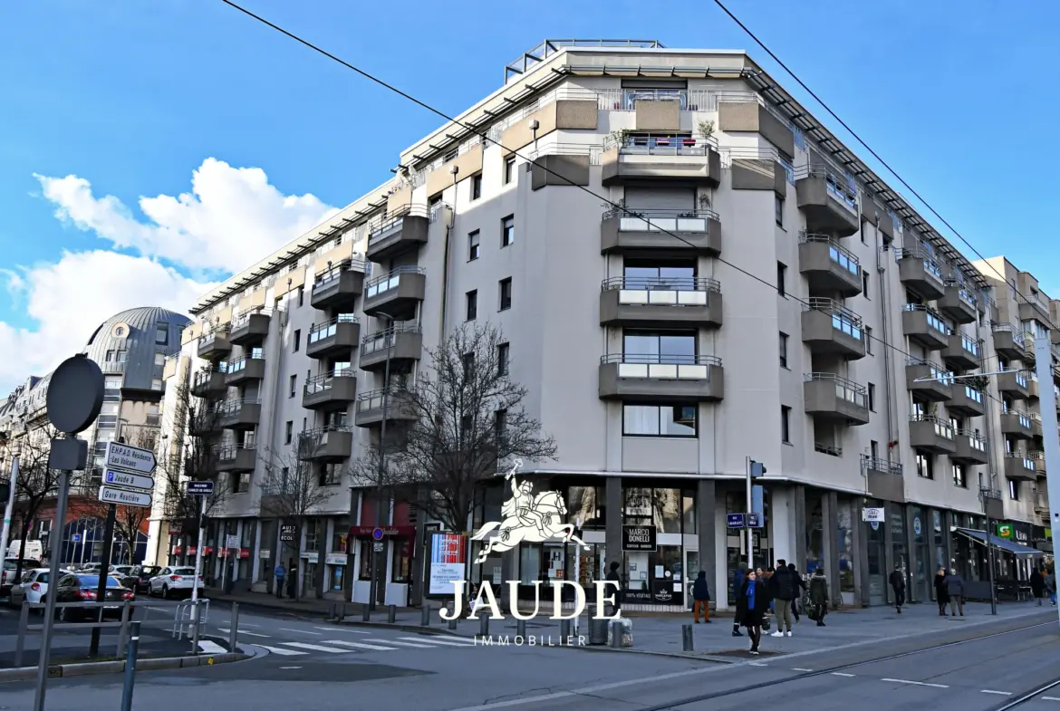 Appartement F5 de 112 m2 à vendre à Clermont-Ferrand, proche de la Place de Jaude 