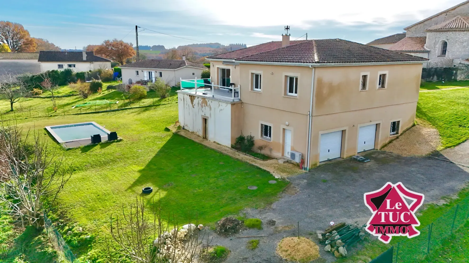 Maison contemporaine avec piscine chauffée à Massoules 