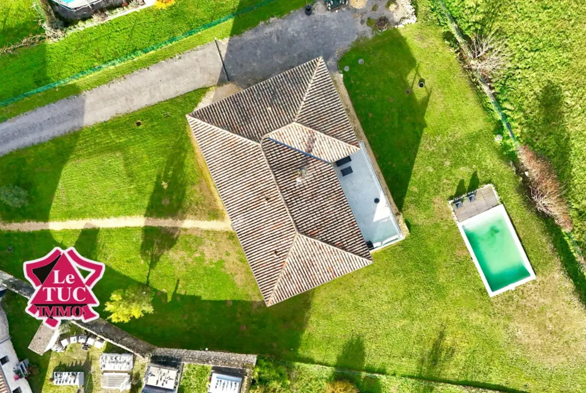 Maison contemporaine avec piscine chauffée à Massoules 