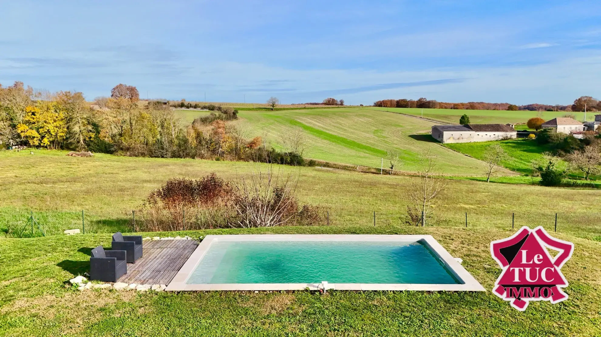 Maison contemporaine avec piscine chauffée à Massoules 