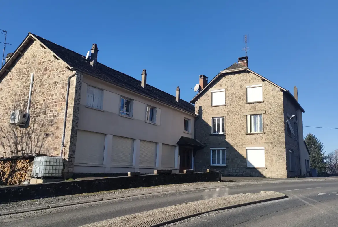 Maison et appartements à Vignols à vendre 