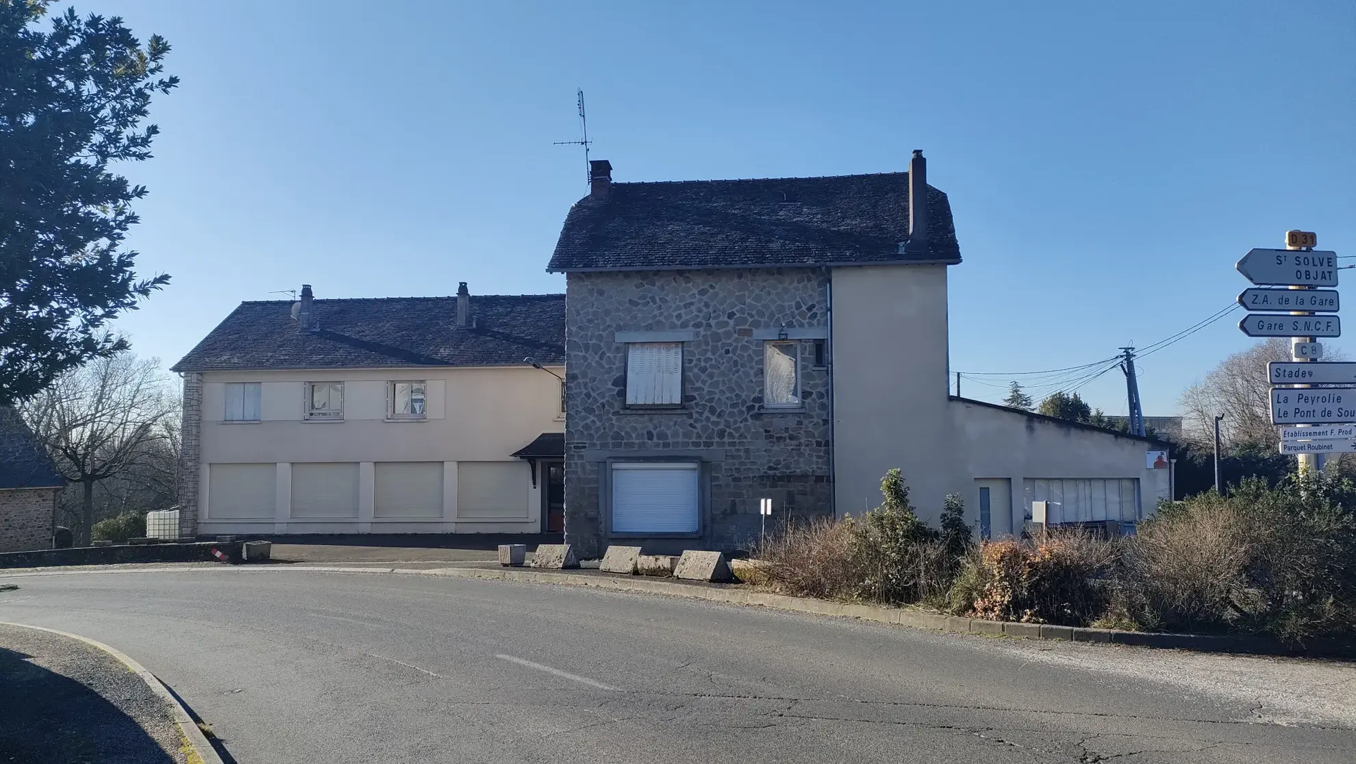 Maison et appartements à Vignols à vendre 