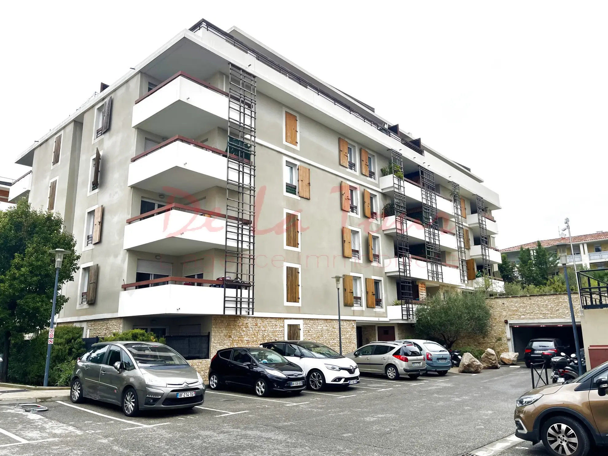 À vendre : Appartement T2 à Marseille 13014 avec terrasse et parking 