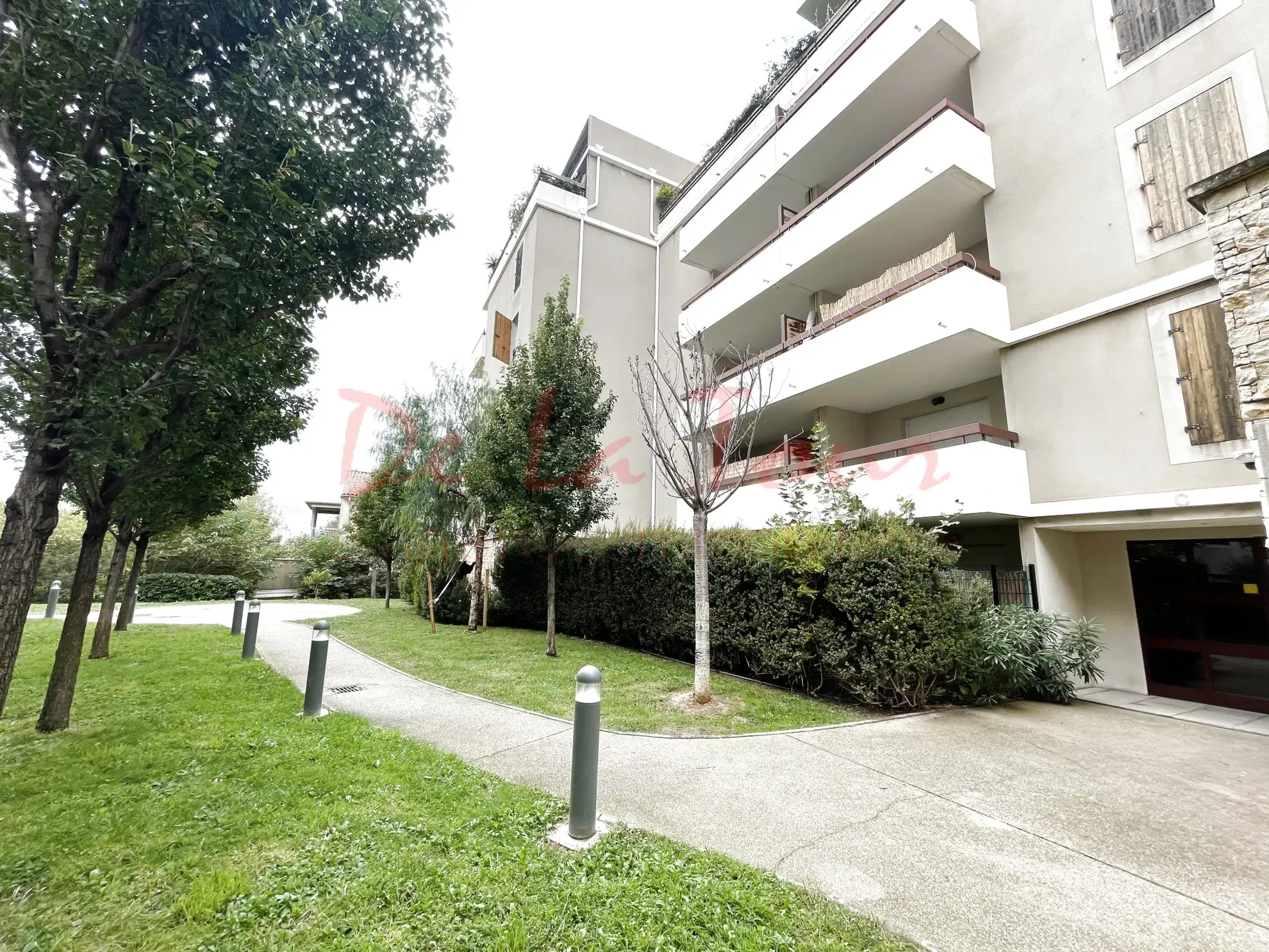 À vendre : Appartement T2 à Marseille 13014 avec terrasse et parking 