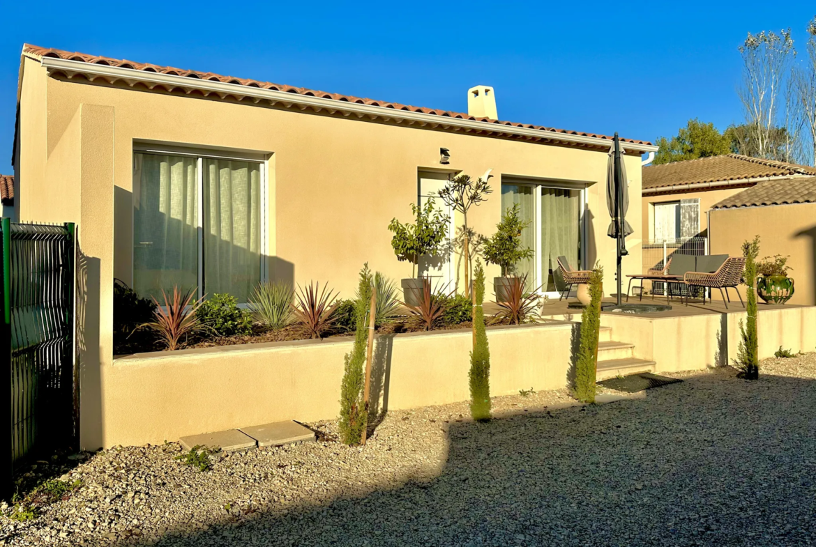 Très jolie villa ultra récente à Ste Cécile les Vignes 