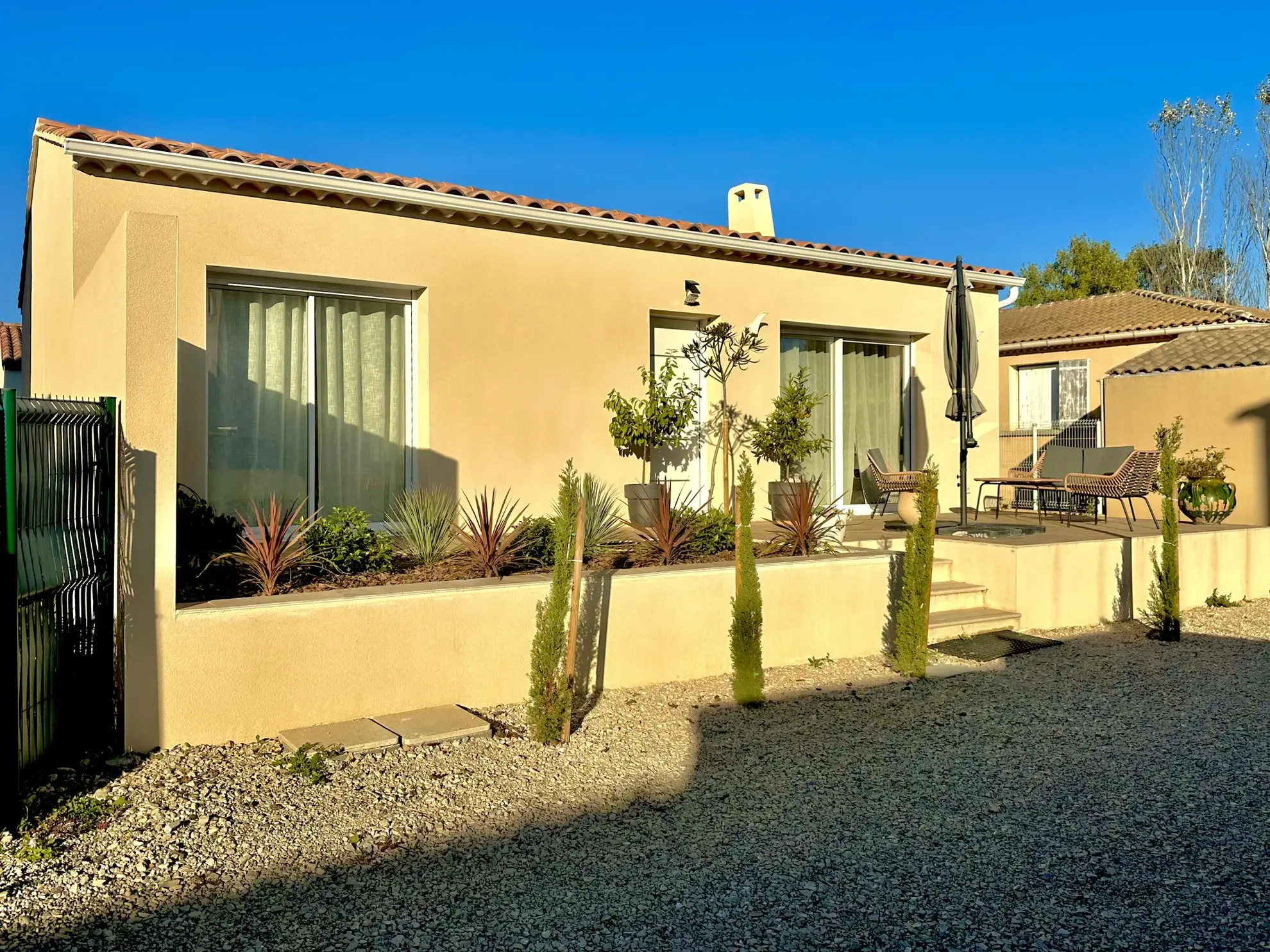 Très jolie villa ultra récente à Ste Cécile les Vignes 