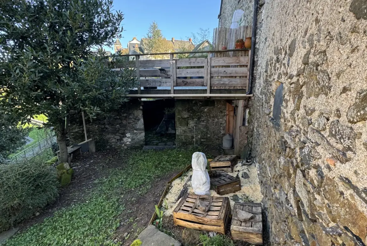 Maison atypique à vendre à Denée - 229 490 € 