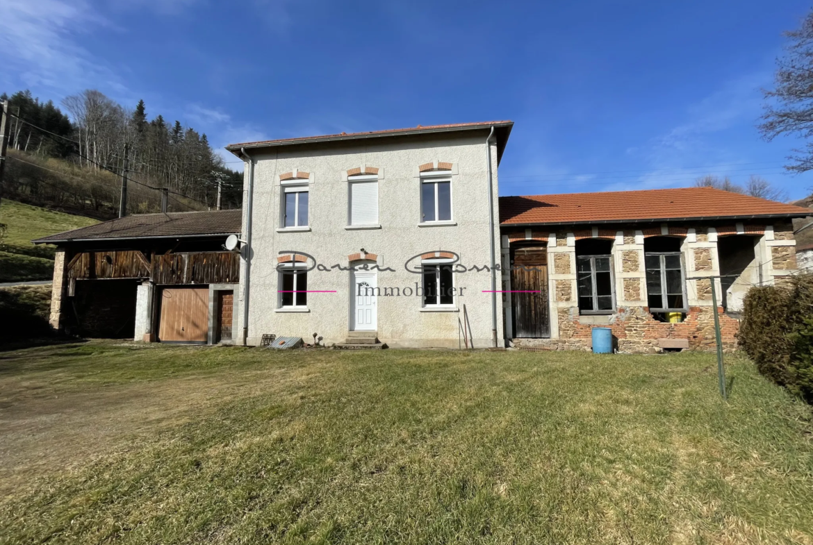 Maison en Pierre avec Dépendances à St Vincent de Reins 