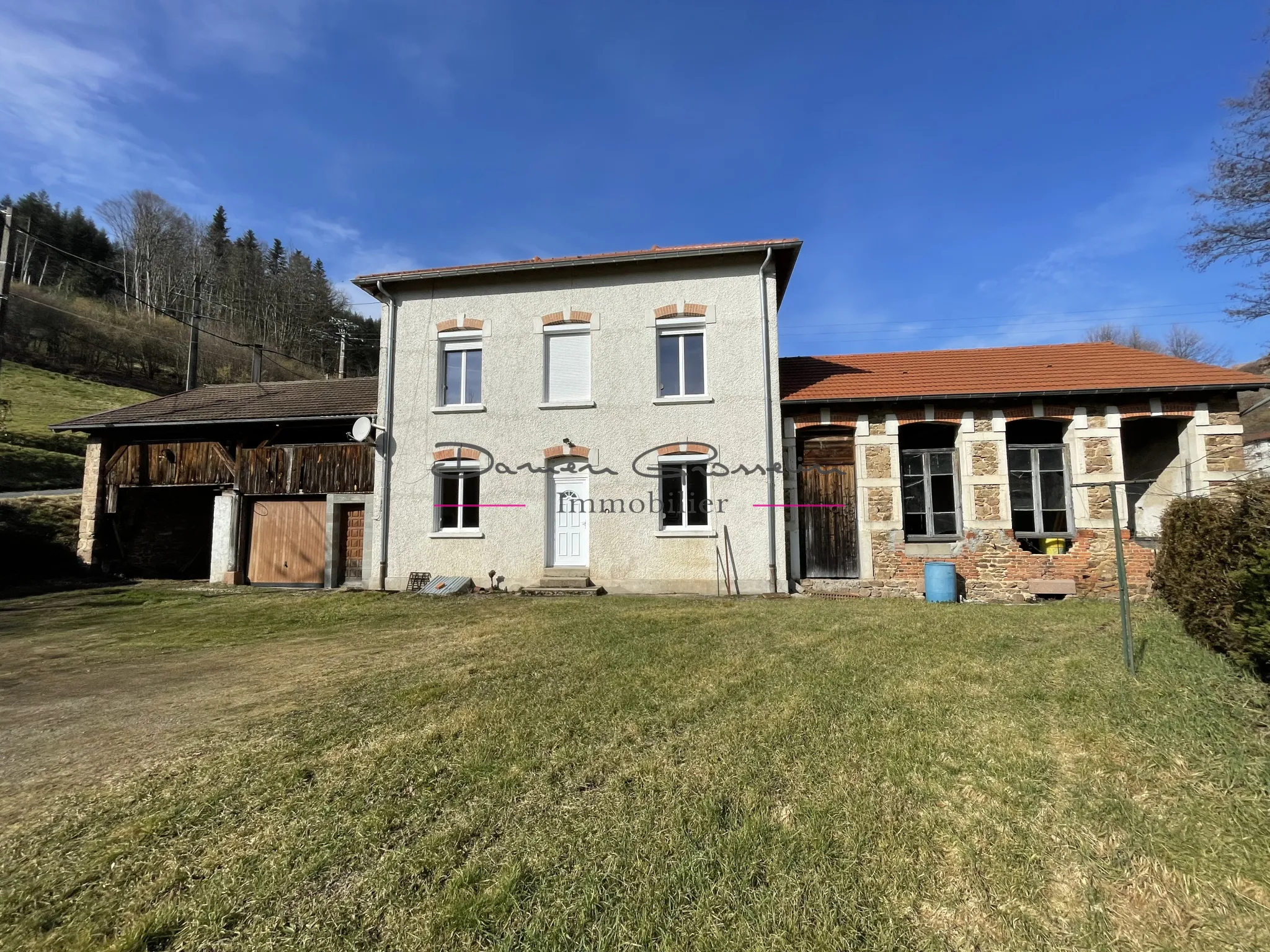 Maison en Pierre avec Dépendances à St Vincent de Reins 