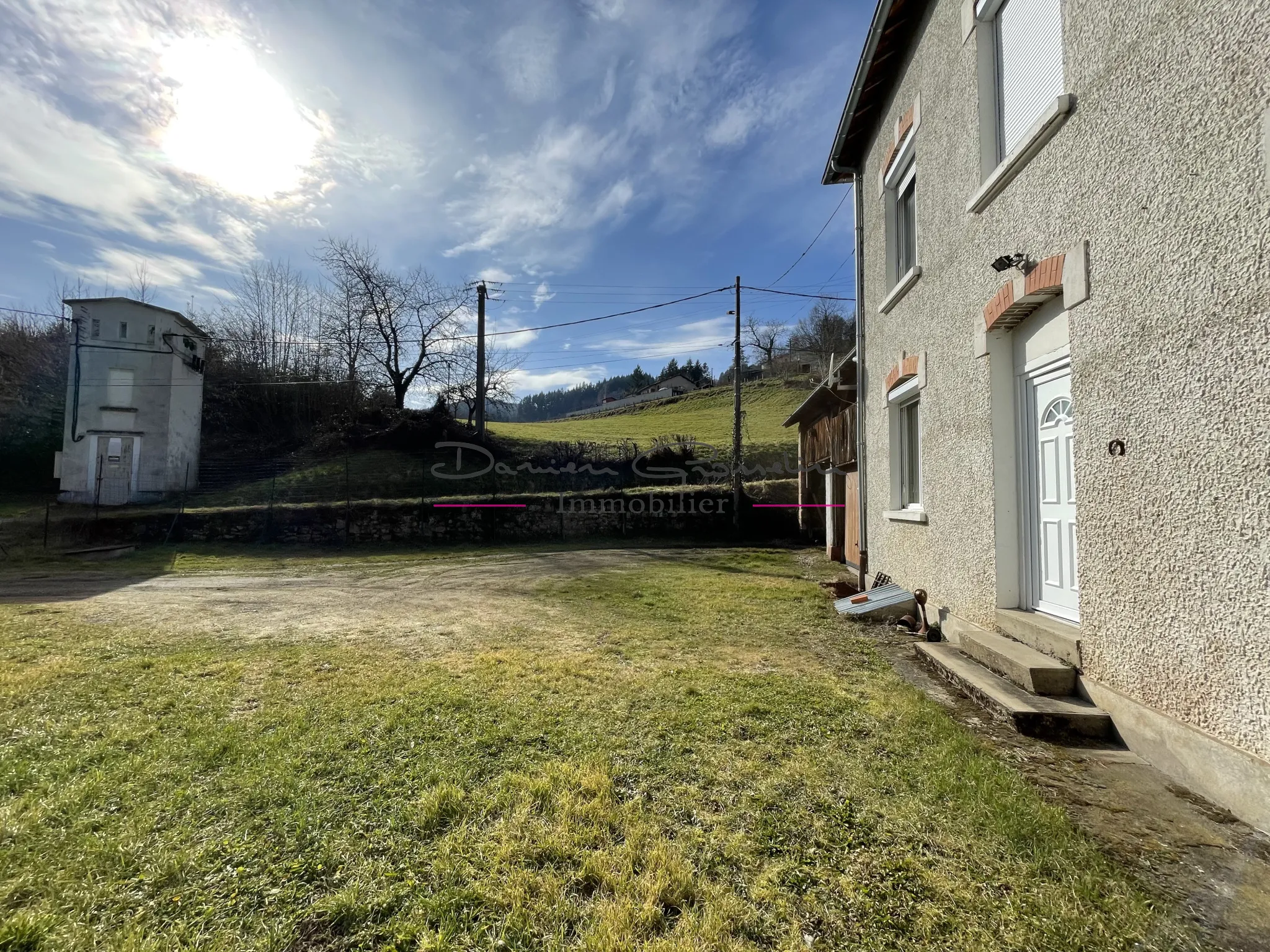 Maison en Pierre avec Dépendances à St Vincent de Reins 