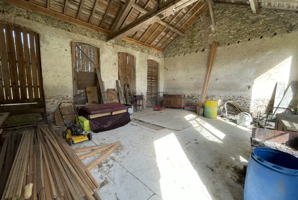 Maison en Pierre avec Dépendances à St Vincent de Reins 