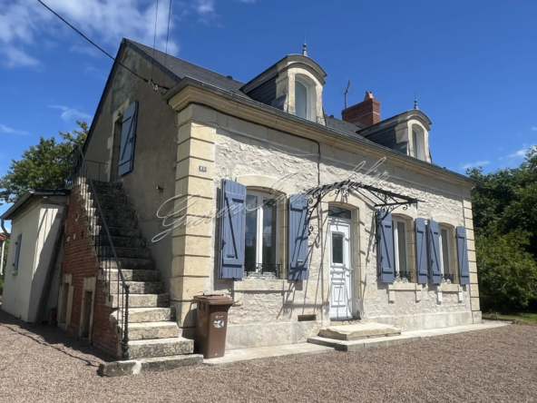 Maison ancienne entièrement rénovée à Urzy - 170 000 €