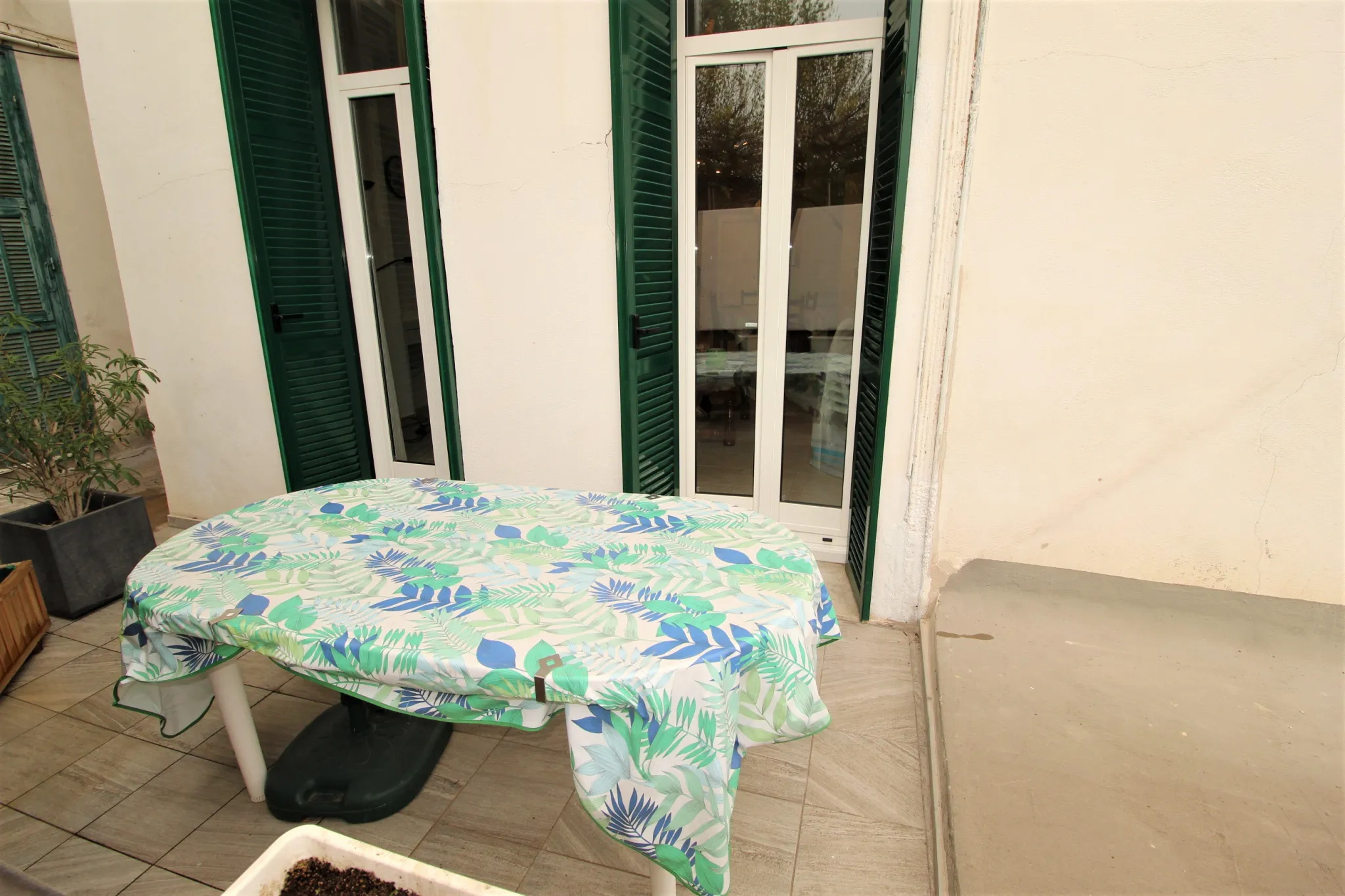 À vendre : Appartement 2 pièces avec grande terrasse à Menton 