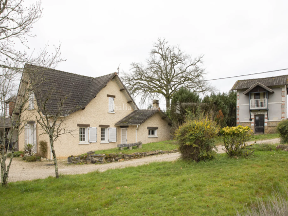 Charmante villa périgourdine avec parc à Nontron