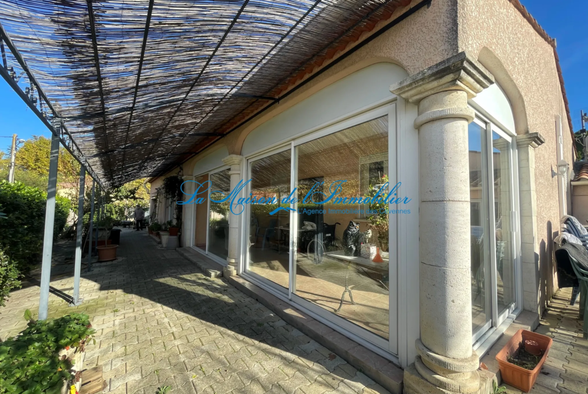 Villa de 2002 à Ribaute les Tavernes, 4 pièces, terrain de 610 m² 