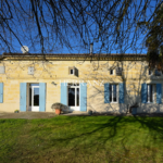 Maison en pierre 6 pièces à Porchères avec jardin et dépendances