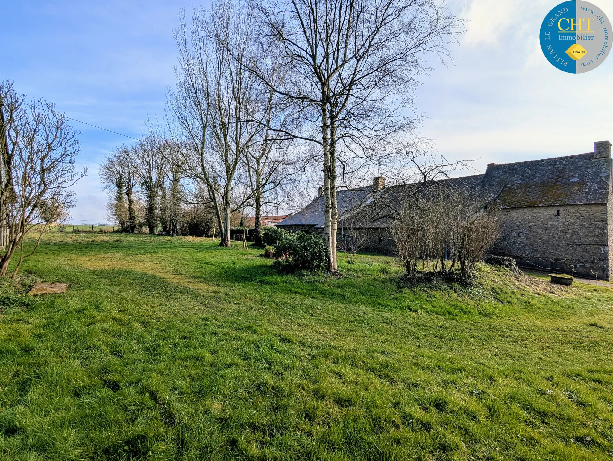 Longère en pierres avec 5 chambres à Maxent, en campagne 