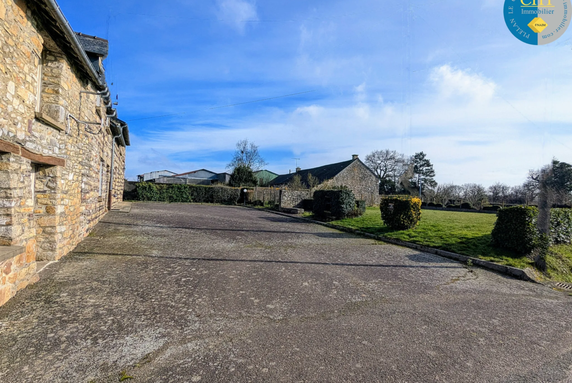 Longère en pierres avec 5 chambres à Maxent, en campagne 