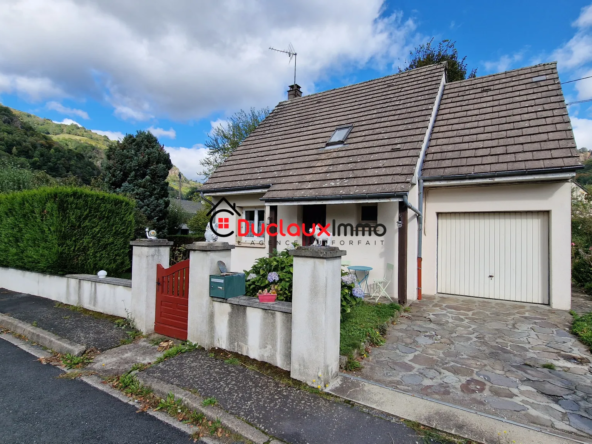 Maison individuelle à Thiezac avec 3 chambres et terrain de 756 m²