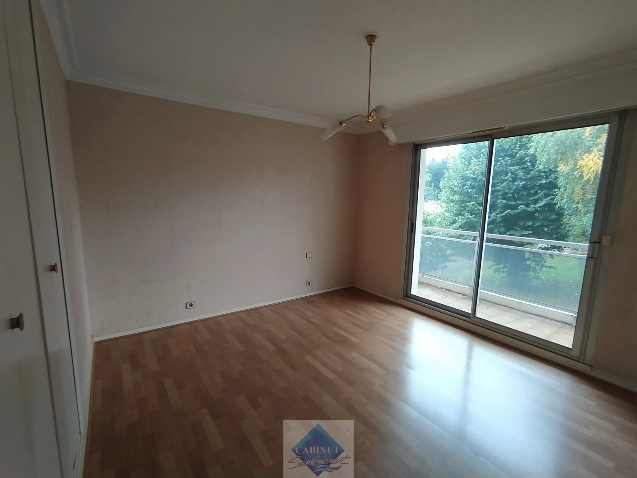 Bel appartement avec garage à vendre près du centre-ville d'Eu 