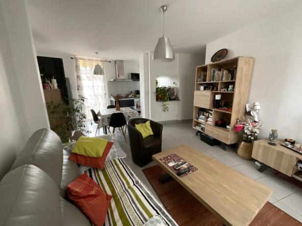 Centre Ville : Dernier étage, Appartement 2 Pièces à Cagnes-sur-Mer