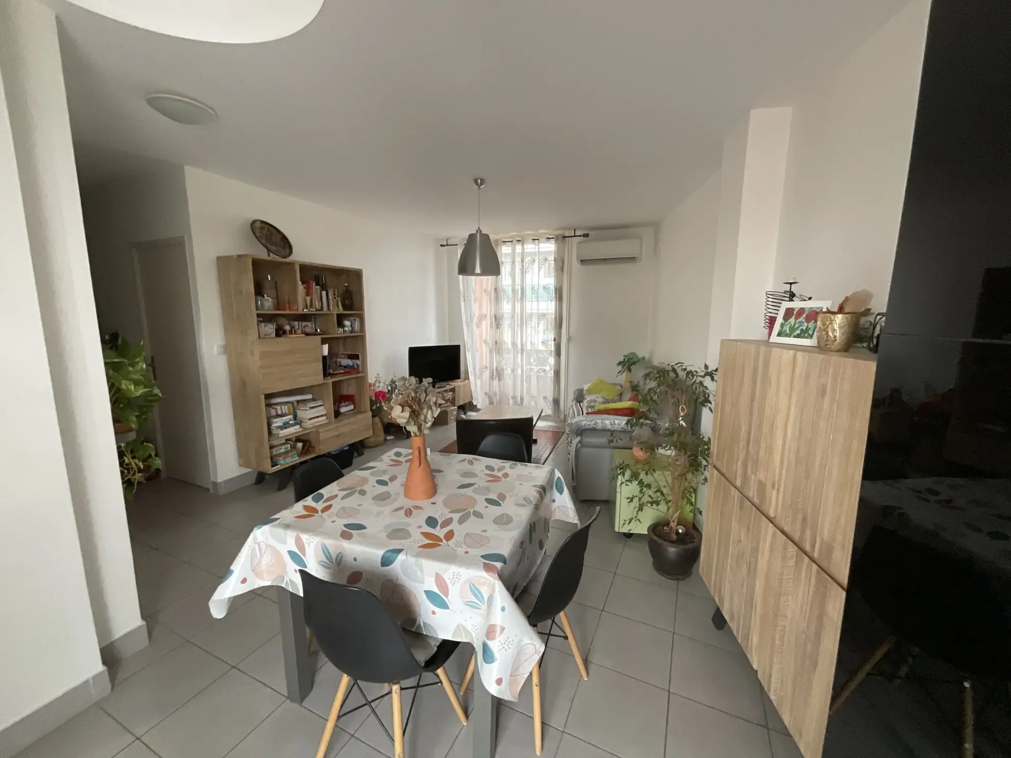 Centre Ville : Dernier étage, Appartement 2 Pièces à Cagnes-sur-Mer 