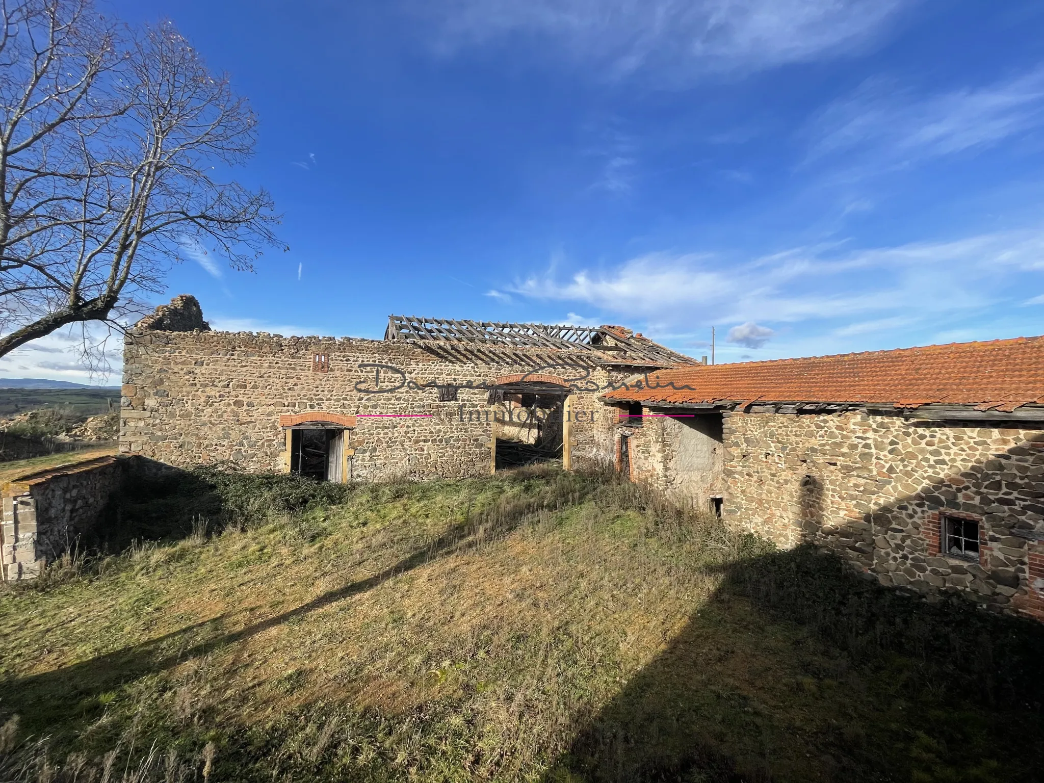 Corps de Ferme à Réhabiliter - 580 m² - St Priest la Roche 