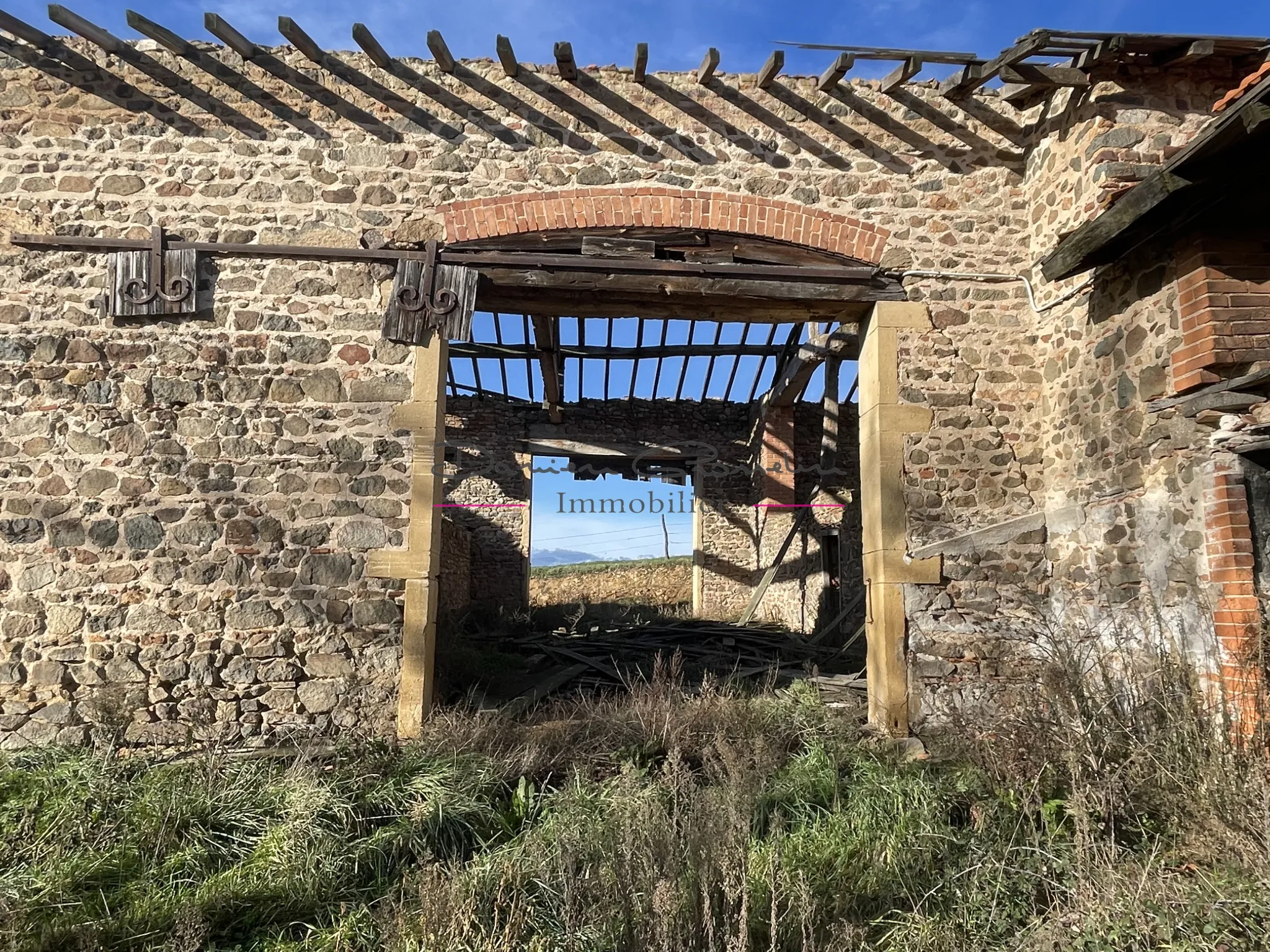 Corps de Ferme à Réhabiliter - 580 m² - St Priest la Roche 