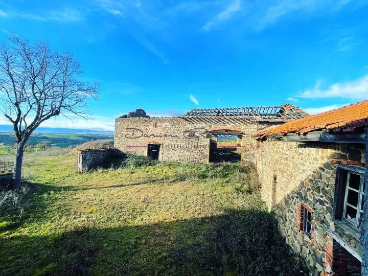 Corps de Ferme à Réhabiliter - 580 m² - St Priest la Roche 