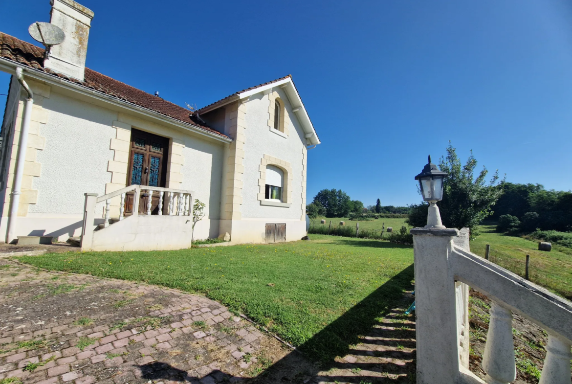 Maison de style Arcachonnaise à Bazas - 120 m² avec jardin et garage 