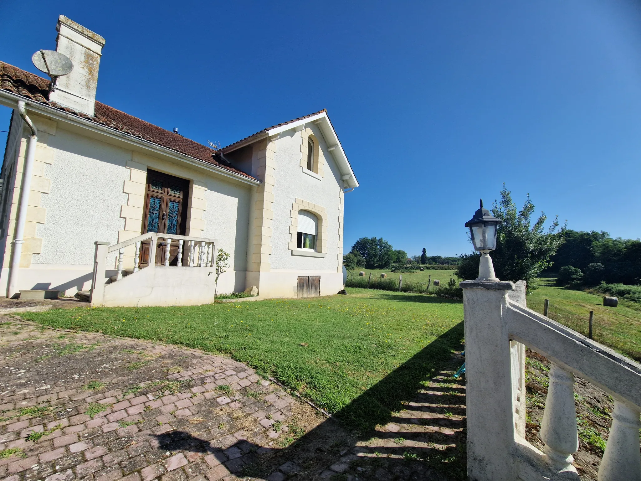 Maison de style Arcachonnaise à Bazas - 120 m² avec jardin et garage 