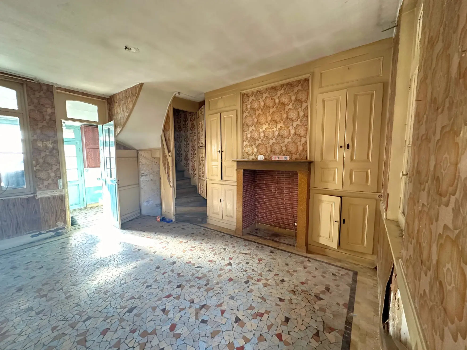 Maison à rénover à vendre à Amiens, proche du CHU SUD 