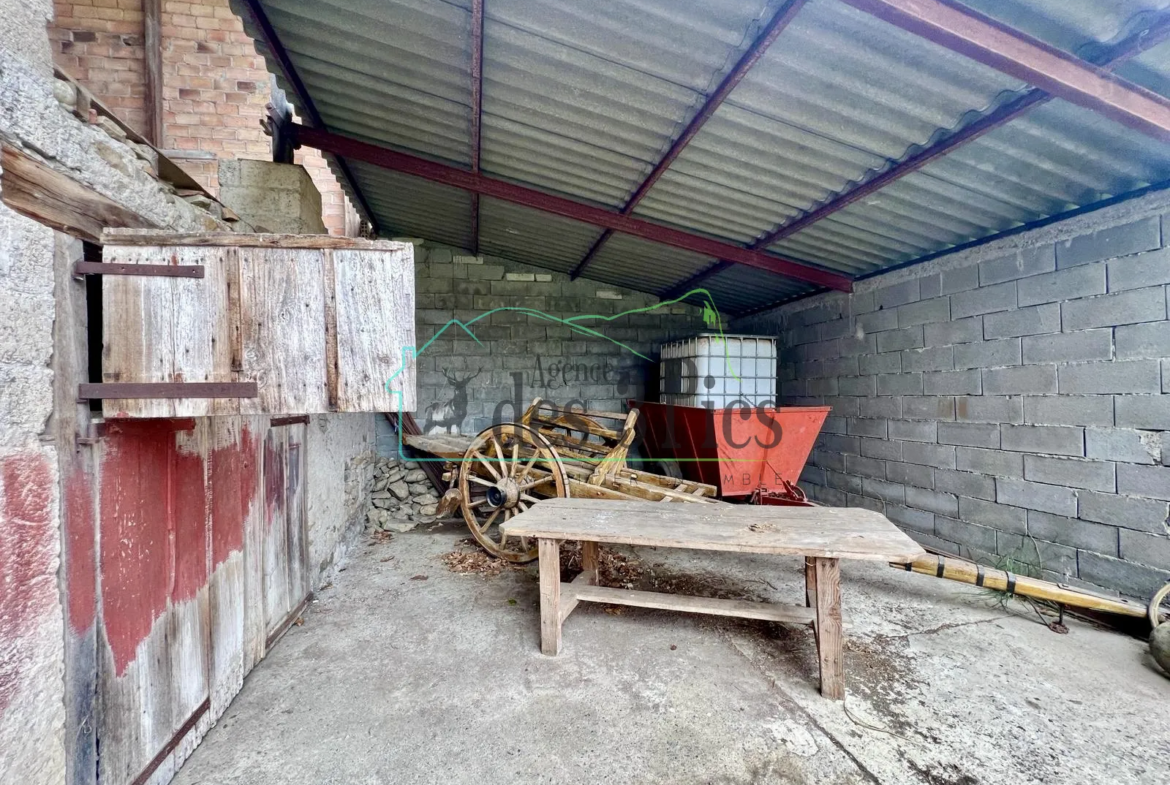 Ancienne Forge à Rénover avec Terrain Constructible à La Bastide du Salat 