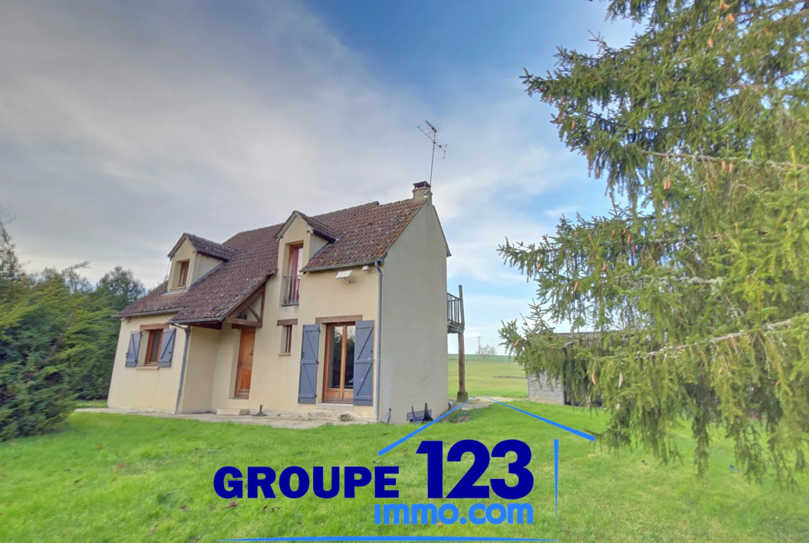 À Saint-Maurice-Thizouaille, pavillon de 1990 sur un grand terrain avec maison à réhabiliter 