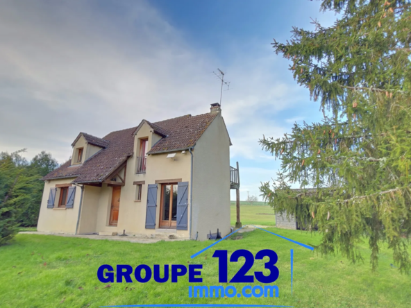 À Saint-Maurice-Thizouaille, pavillon de 1990 sur un grand terrain avec maison à réhabiliter