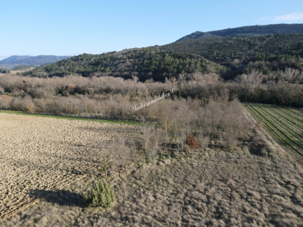 Terrain Agricole de Plus de 1 Ha à Vendre à Magrie