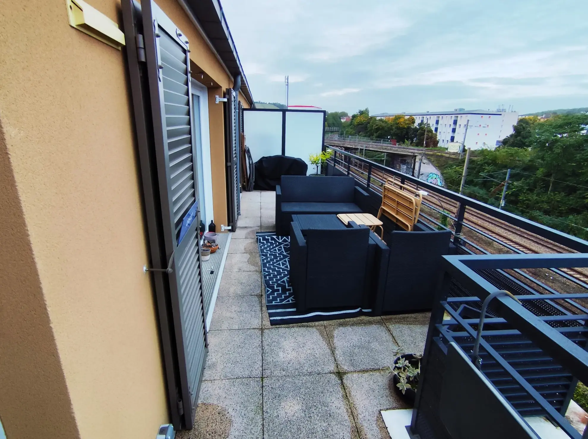 Appartement avec terrasse ensoleillée à Argenteuil 