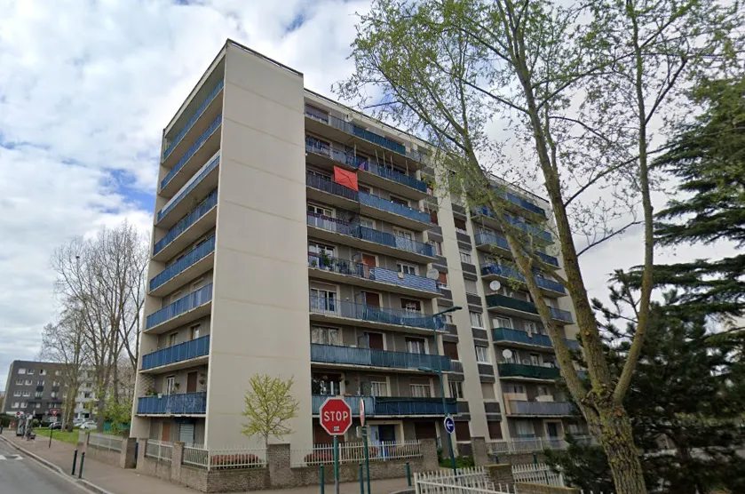 Appartement T4 dernier étage avec balcon à Mantes-La-Jolie 