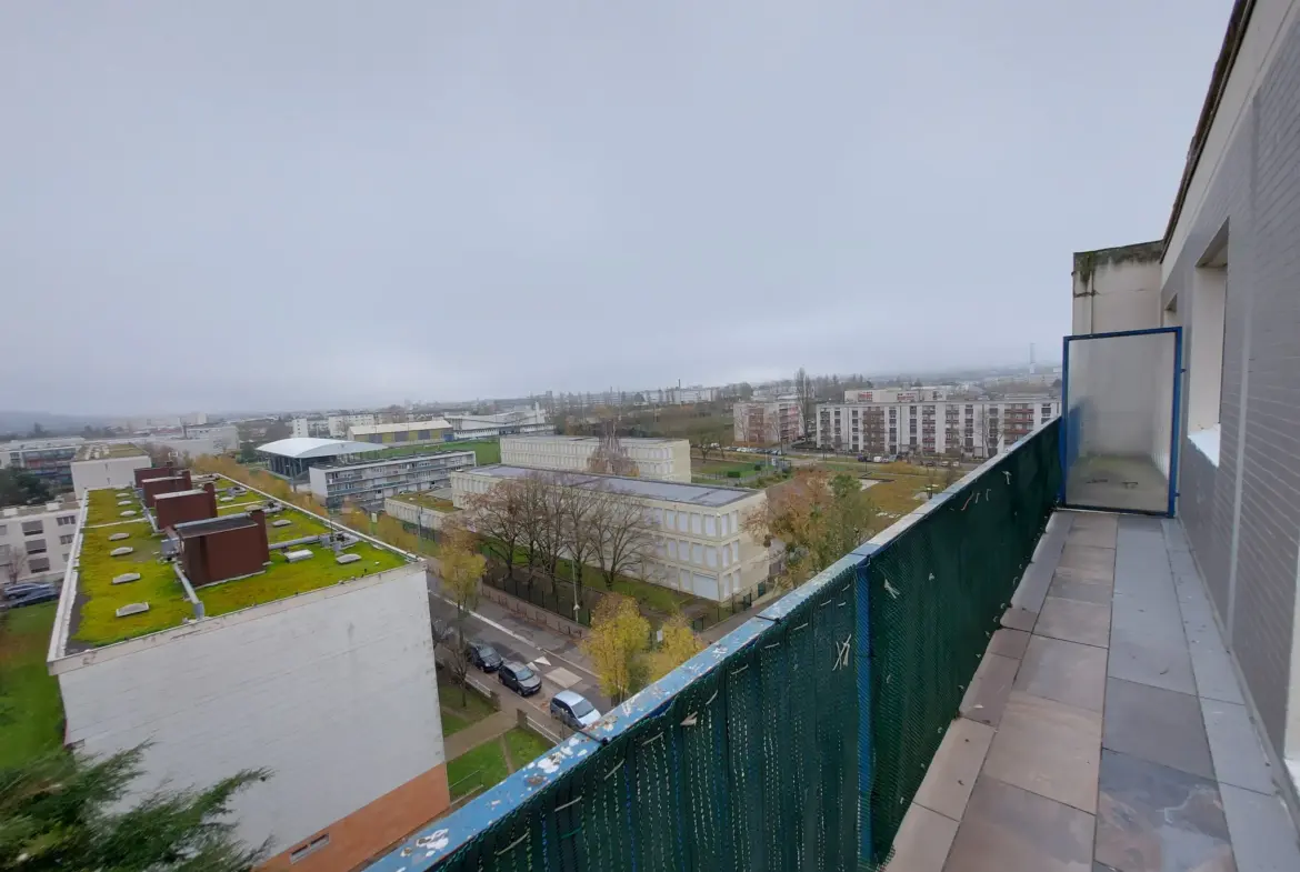 Appartement T4 dernier étage avec balcon à Mantes-La-Jolie 