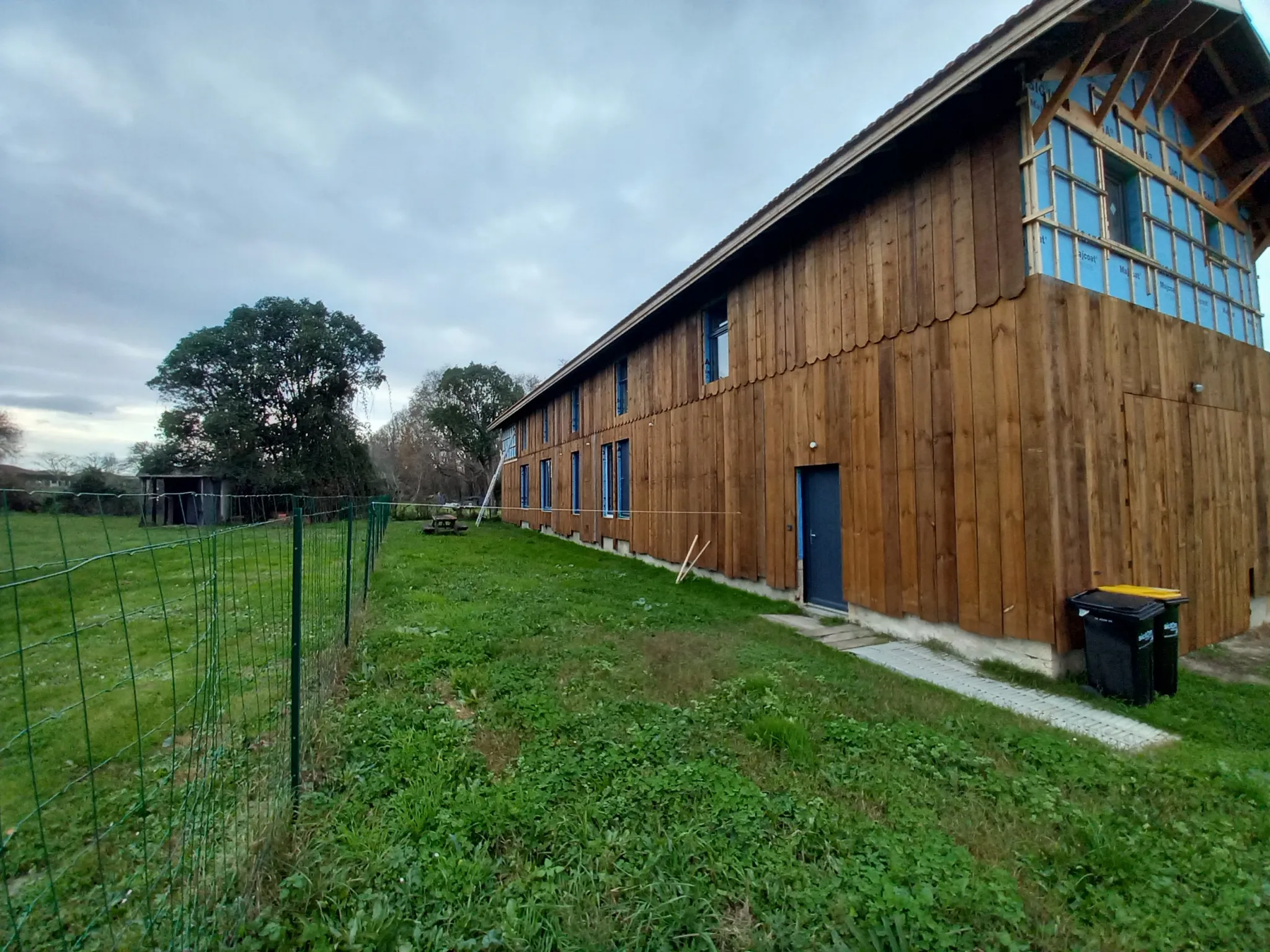 Ancien séchoir réhabilité en maison à vendre à Auros 